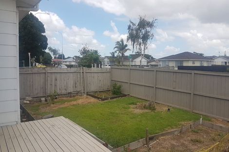 Photo of property in 2 Sunlands Drive, Manurewa, Auckland, 2102