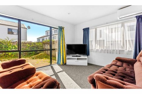 Photo of property in Lynn Park Terrace, 28/12 Ambrico Place, New Lynn, Auckland, 0600