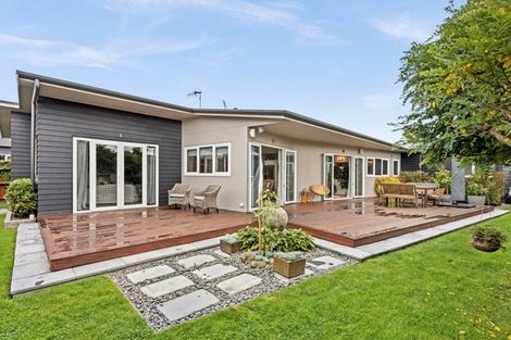 Photo of property in 18a Cambridge Terrace, Taradale, Napier, 4112