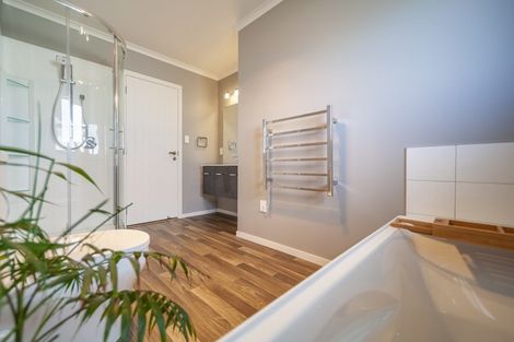 Photo of property in 18 Belgrove Place, Waipukurau, 4200