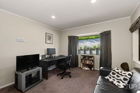 Photo of property in 18 Rosetti Rise, West Harbour, Auckland, 0618