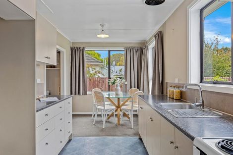 Photo of property in 32 Bateman Avenue, Bryndwr, Christchurch, 8053