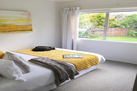 Photo of property in 8 Cottam Grove, Northcross, Auckland, 0632