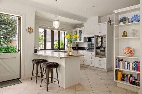 Photo of property in 35 The Esplanade, Huntington, Hamilton, 3210