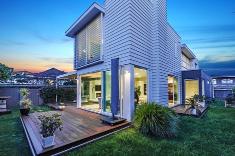 Photo of property in 19a Montgomery Avenue, Rothesay Bay, Auckland, 0630