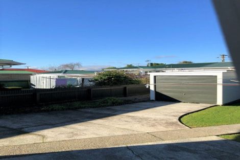 Photo of property in 6 Karaka Crescent, Levin, 5510