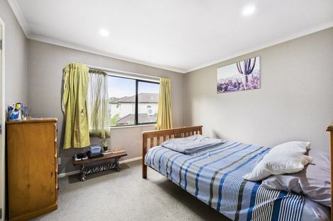 Photo of property in 1 Seresin Crescent, Flat Bush, Auckland, 2016