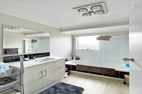 Photo of property in 18 Shalimar Place, Clover Park, Auckland, 2019