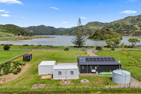 Photo of property in 35 Te Mahoe Road, Mokau, 4376