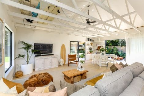 Photo of property in 23 Linda Street, Oakura, 4314