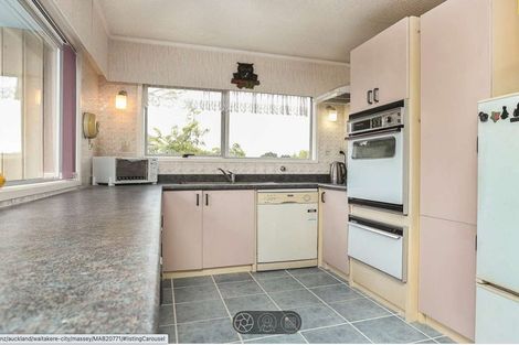 Photo of property in 28 Cyclarama Crescent, Massey, Auckland, 0614