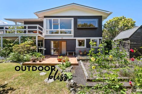 Photo of property in 18 Harewood Grove, Pinehaven, Upper Hutt, 5019