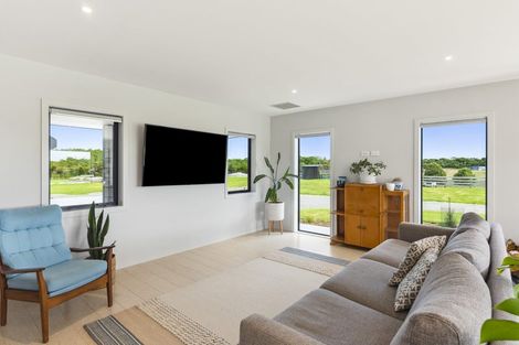 Photo of property in 39 Sandown Road, Te Horo Beach, Otaki, 5581