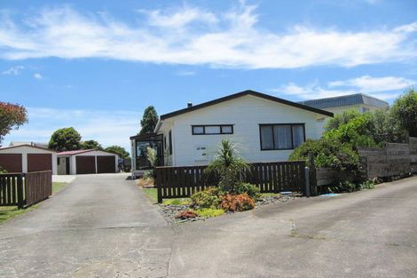 Photo of property in 4 Hosking Place, Clarks Beach, 2122