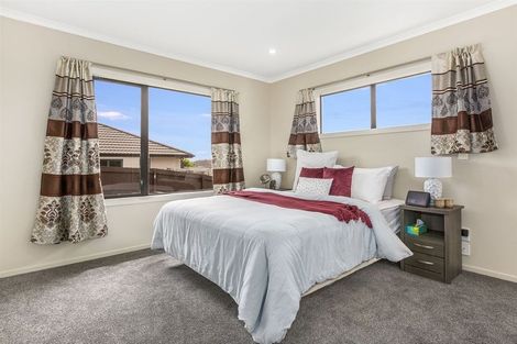Photo of property in 17 Tongariro Drive, Aotea, Porirua, 5024