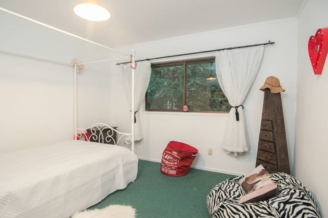 Photo of property in 98 Kauri Point Road, Laingholm, Auckland, 0604