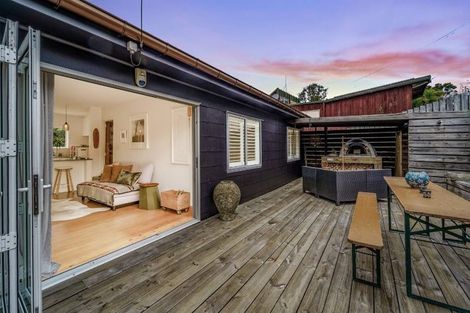 Photo of property in 110 Candia Road, Henderson Valley, Auckland, 0614