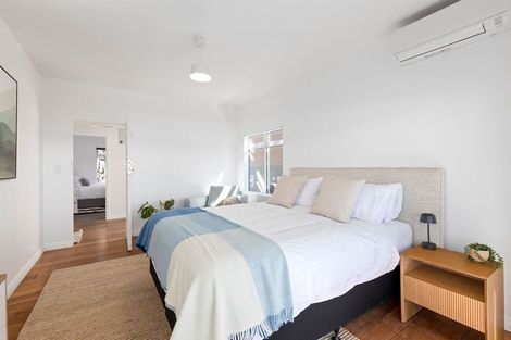 Photo of property in 277 Queens Drive, Lyall Bay, Wellington, 6022