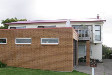 Photo of property in 1/876 East Coast Road, Northcross, Auckland, 0630