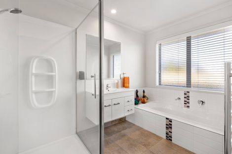 Photo of property in 4 Plescher Crescent, Leamington, Cambridge, 3432