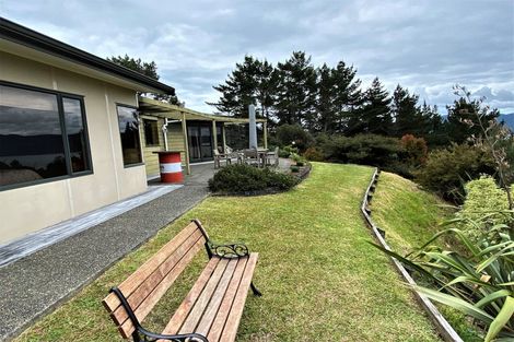 Photo of property in 140 Wattle Bay Road, Manukau Heads, Waiuku, 2684