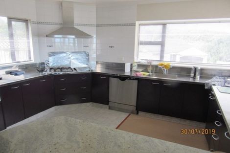 Photo of property in 56 Ribbonwood Crescent, Goodwood Heights, Auckland, 2105