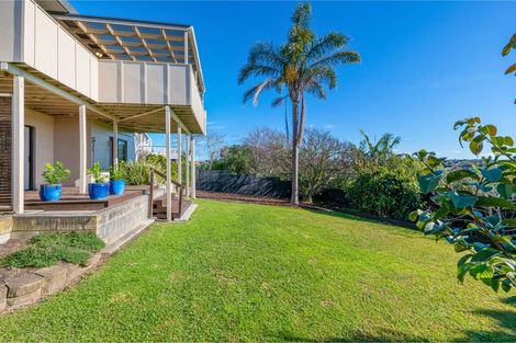 Photo of property in 24 Halldene Terrace, Red Beach, 0932