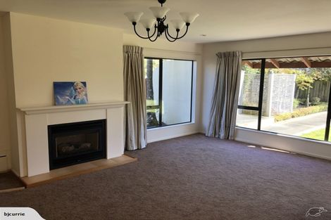 Photo of property in 32 Kilkenny Place, Fitzherbert, Palmerston North, 4410