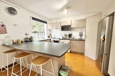 Photo of property in 8 Divich Avenue, Te Atatu South, Auckland, 0610