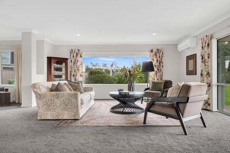 Photo of property in 9 Portofino Point, Karaka, Papakura, 2113