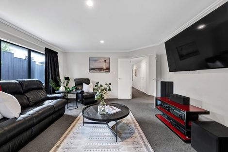 Photo of property in 28 Paynters Avenue, Strandon, New Plymouth, 4312