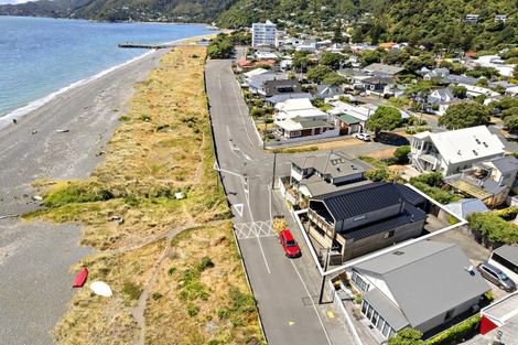 Photo of property in 133 Marine Parade, Eastbourne, Lower Hutt, 5013