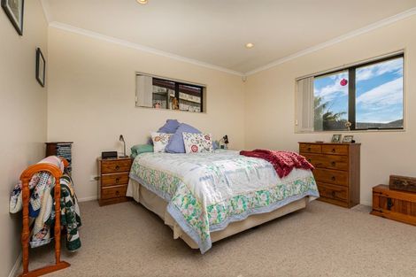 Photo of property in 15 Westglen Place, Ranui, Auckland, 0612