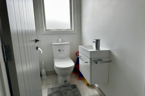 Photo of property in 89 Johnstone Drive, Fitzherbert, Palmerston North, 4410