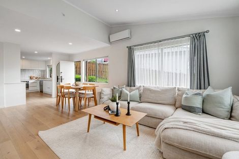 Photo of property in 28 Barbados Drive, Unsworth Heights, Auckland, 0632