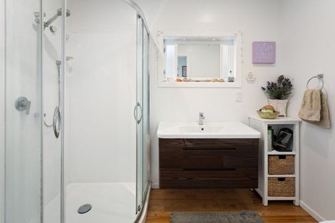 Photo of property in 5 Adams Road, Thornton Bay, Thames, 3575