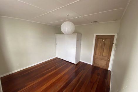 Photo of property in 17 Chatham Street, Berhampore, Wellington, 6023