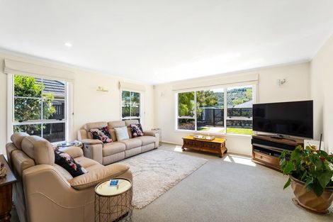 Photo of property in 9 Oak Street, Ebdentown, Upper Hutt, 5018