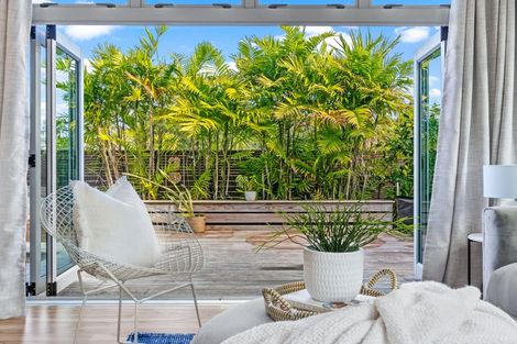 Photo of property in 11f Clearwater Cove, West Harbour, Auckland, 0618