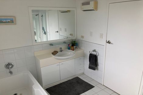 Photo of property in 2/276 Hurstmere Road, Takapuna, Auckland, 0622