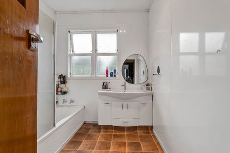 Photo of property in 19 Clifford Road, Eltham, 4322