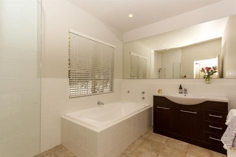 Photo of property in 30 Shelter Grove, Frankleigh Park, New Plymouth, 4310