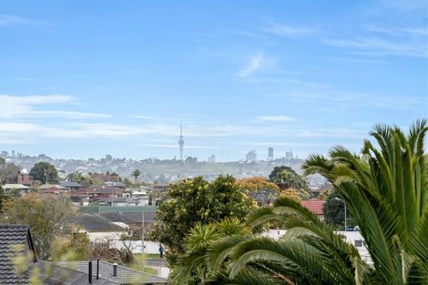 Photo of property in 23 Jandell Crescent, Bucklands Beach, Auckland, 2014