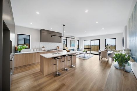 Photo of property in 12 Korowhiti Road, Clarks Beach, 2122