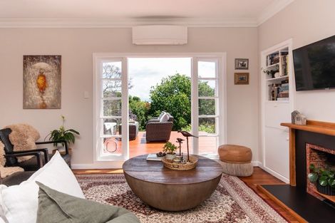 Photo of property in 6 Coleman Terrace, Hospital Hill, Napier, 4110