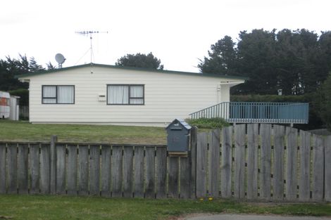 Photo of property in 17 Arataki Street, Waitarere Beach, Levin, 5510