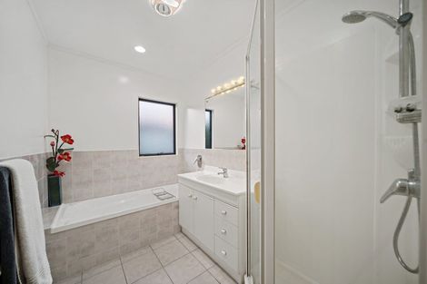 Photo of property in 22 Hogarth Rise, West Harbour, Auckland, 0618
