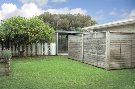 Photo of property in 27 Meadowbrook Drive, Cloverlea, Palmerston North, 4412