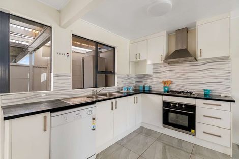 Photo of property in 2/11 Overton Road, Papatoetoe, Auckland, 2025