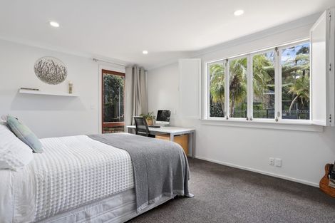 Photo of property in 43 West Lynn Road, Titirangi, Auckland, 0604